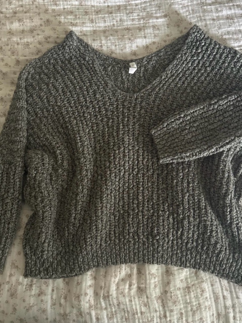 Wishlist V-Neck Chunky Knit Sweater in Gray
